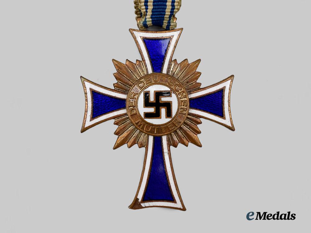 germany,_third_reich._a_mixed_lot_of_insignia___m_n_c6284