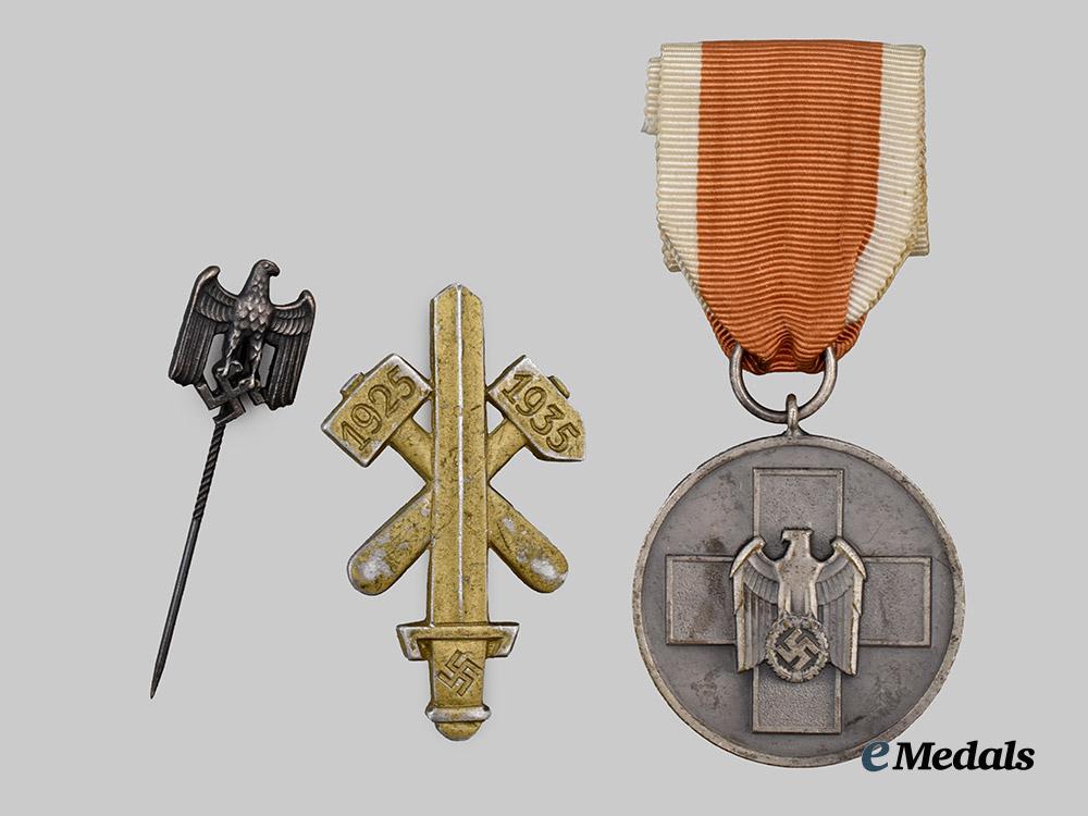germany,_third_reich._a_mixed_lot_of_merit_and_service_awards___m_n_c6311