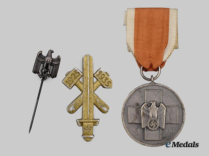germany,_third_reich._a_mixed_lot_of_merit_and_service_awards___m_n_c6311