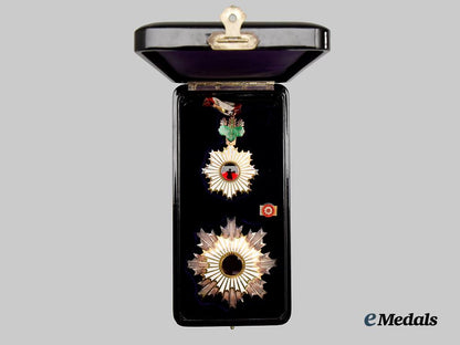 japan,_imperial._a_mint_order_of_the_rising_sun,_i_i_class_grand_set_in_case___m_n_c6334-_recovered