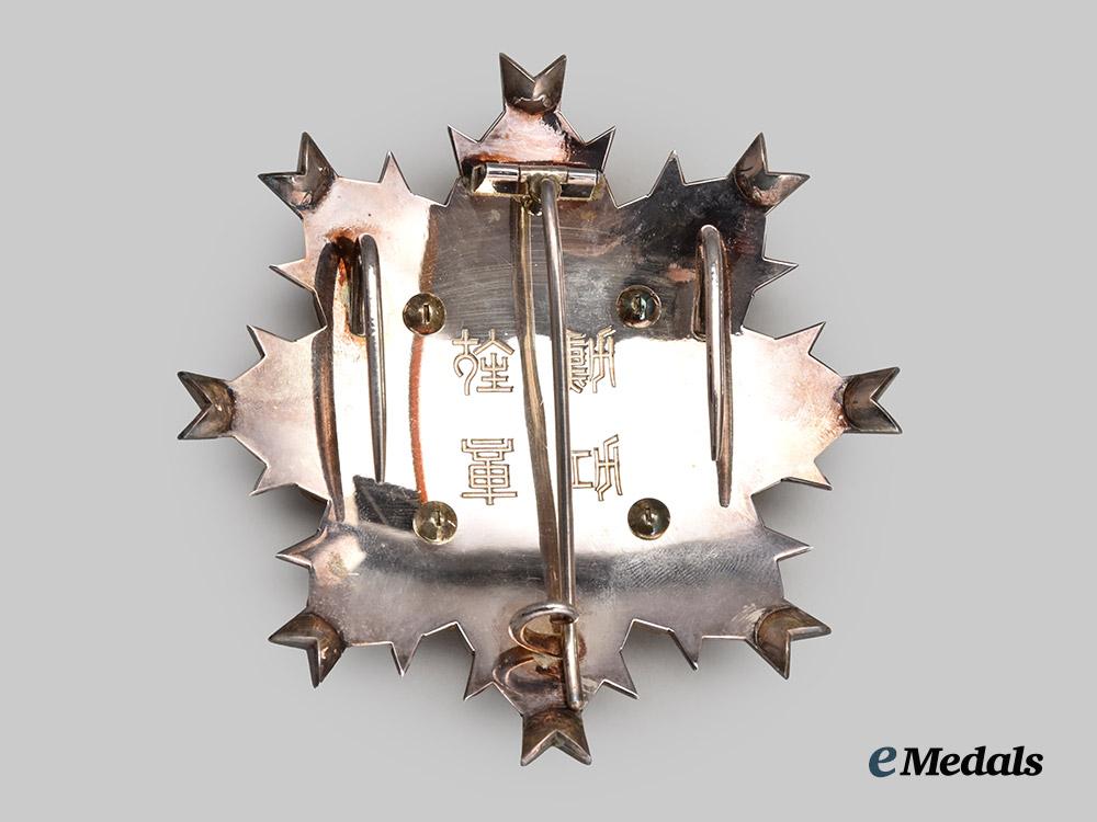 japan,_imperial._a_mint_order_of_the_rising_sun,_i_i_class_grand_set_in_case___m_n_c6345-_recovered
