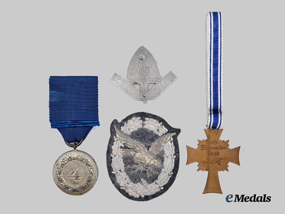 germany,_third_reich._a_mixed_lot_of_awards_and_insignia___m_n_c6401