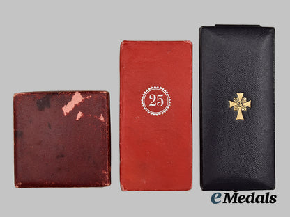 germany,_third_reich._a_mixed_lot_of_cased_decorations___m_n_c6406