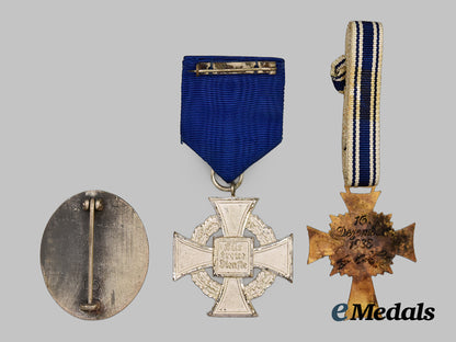 germany,_third_reich._a_mixed_lot_of_cased_decorations___m_n_c6410