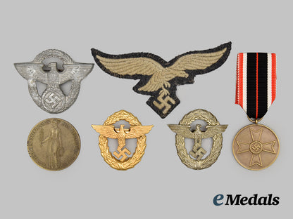 germany,_third_reich._a_mixed_lot_of_awards_and_insignia___m_n_c6420