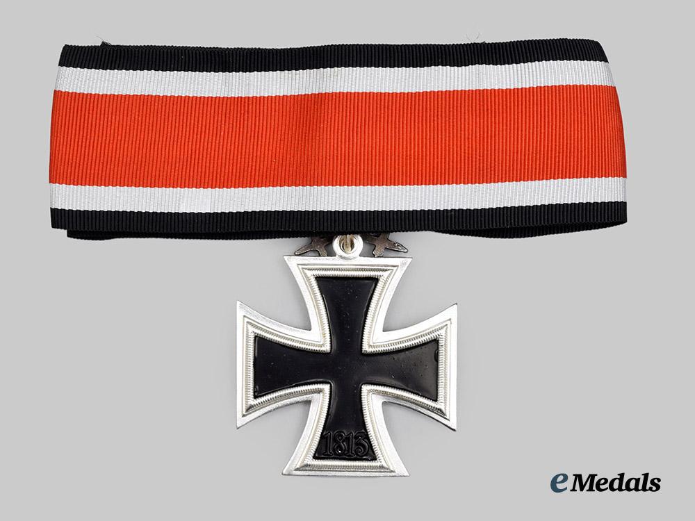 germany,_federal_republic._a_knight’s_cross_of_the_iron_cross_with_oak_leaves,_swords,_and_diamonds,1957_version___m_n_c6435