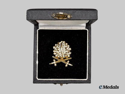 germany,_federal_republic._a_golden_oak_leaves,_swords,_and_diamonds_clasp,_with_case,_exhibition_example_by_rudolf_souval_c.1965___m_n_c6435