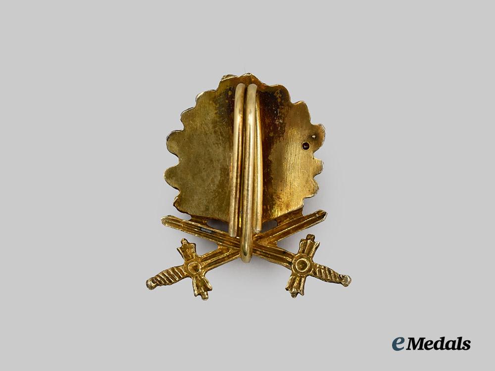 germany,_federal_republic._a_golden_oak_leaves,_swords,_and_diamonds_clasp,_with_case,_exhibition_example_by_rudolf_souval_c.1965___m_n_c6438