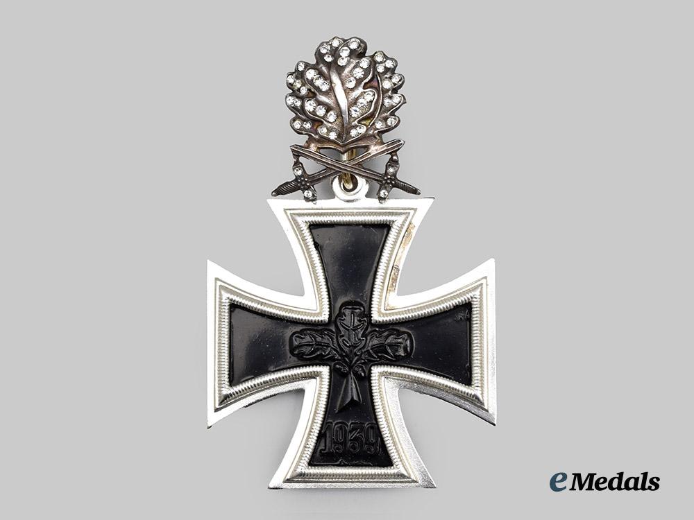 germany,_federal_republic._a_knight’s_cross_of_the_iron_cross_with_oak_leaves,_swords,_and_diamonds,1957_version___m_n_c6438