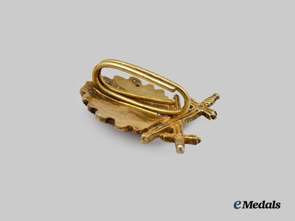germany,_federal_republic._a_golden_oak_leaves,_swords,_and_diamonds_clasp,_with_case,_exhibition_example_by_rudolf_souval_c.1965___m_n_c6439