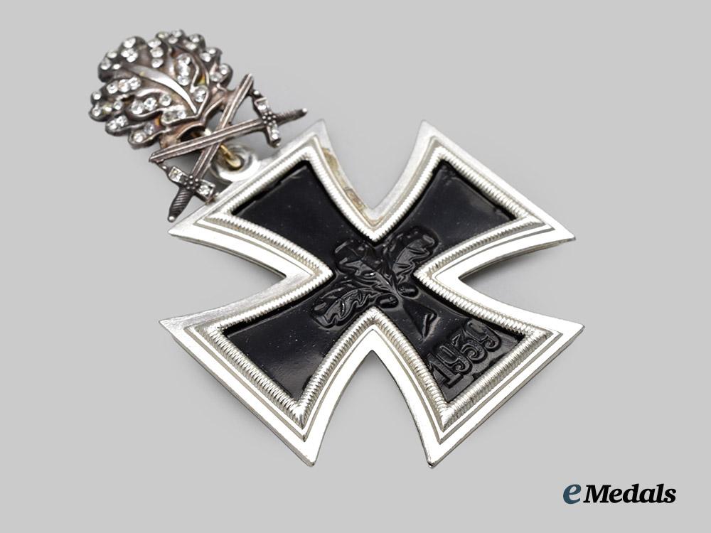 germany,_federal_republic._a_knight’s_cross_of_the_iron_cross_with_oak_leaves,_swords,_and_diamonds,1957_version___m_n_c6440