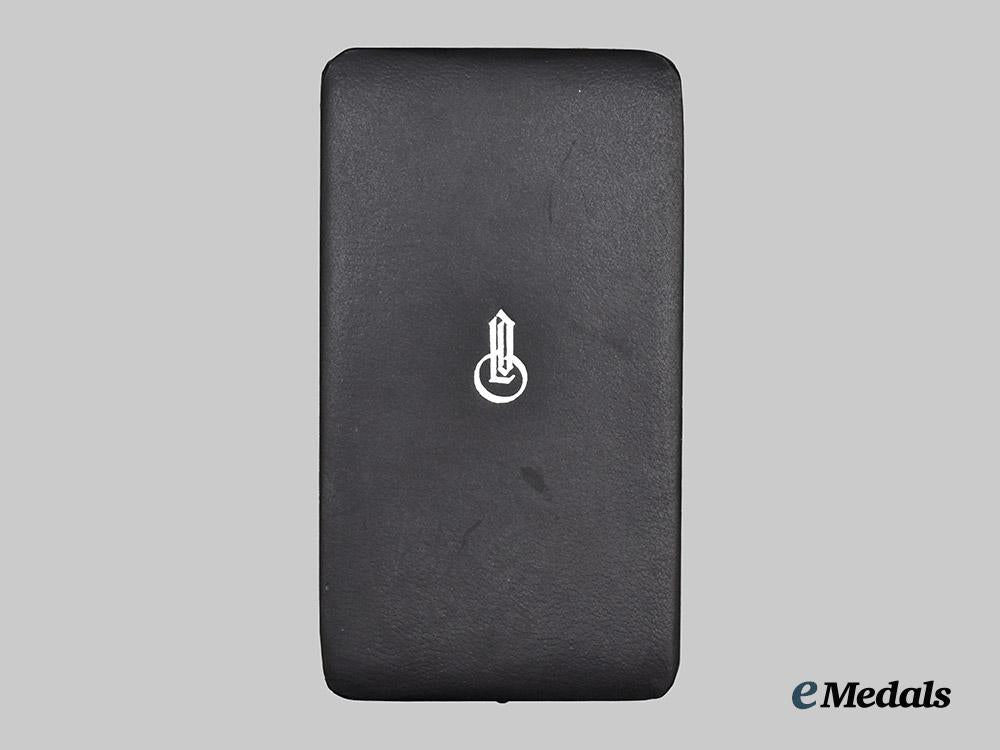 germany,_federal_republic._a_knight’s_cross_of_the_iron_cross_with_oak_leaves,_swords,_and_case,_exhibition_example_by_rudolf_souval,_c.1980___m_n_c6441