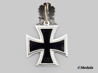 germany,_federal_republic._a_knight’s_cross_of_the_iron_cross_with_oak_leaves,_swords,_and_diamonds,1957_version___m_n_c6442