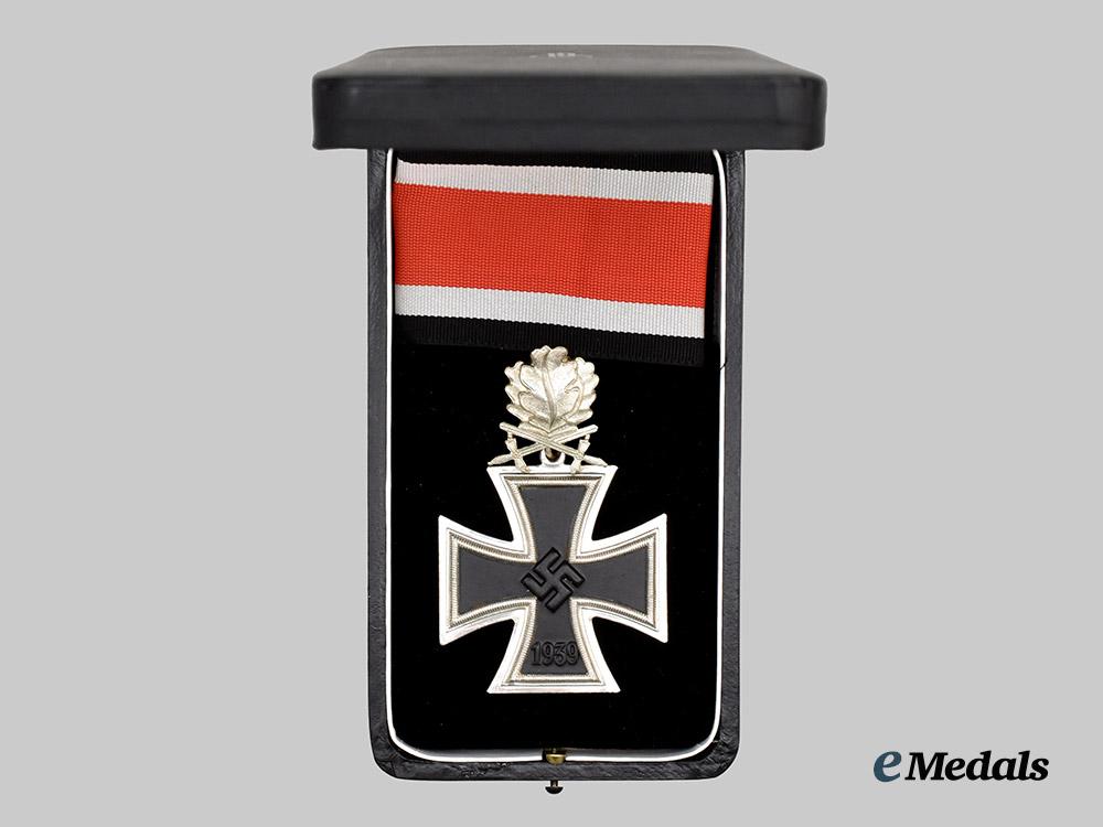 germany,_federal_republic._a_knight’s_cross_of_the_iron_cross_with_oak_leaves,_swords,_and_case,_exhibition_example_by_rudolf_souval,_c.1980___m_n_c6442