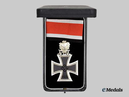 germany,_federal_republic._a_knight’s_cross_of_the_iron_cross_with_oak_leaves,_swords,_and_case,_exhibition_example_by_rudolf_souval,_c.1980___m_n_c6442