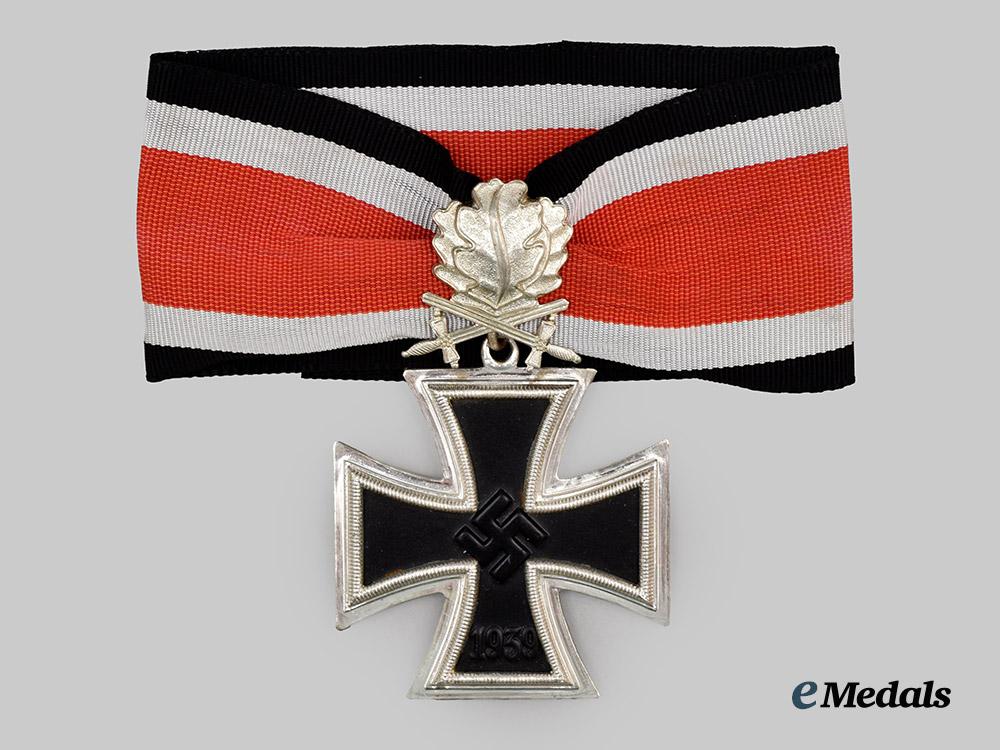 germany,_federal_republic._a_knight’s_cross_of_the_iron_cross_with_oak_leaves,_swords,_and_case,_exhibition_example_by_rudolf_souval,_c.1980___m_n_c6445