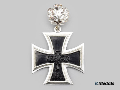 germany,_federal_republic._a_knight’s_cross_of_the_iron_cross_with_oak_leaves,1957_version___m_n_c6451