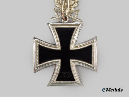 germany,_federal_republic._a_knight’s_cross_of_the_iron_cross_with_oak_leaves,_swords,_and_case,_exhibition_example_by_rudolf_souval,_c.1980___m_n_c6451
