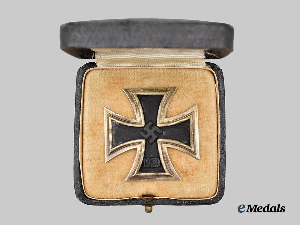germany,_wehrmacht._a1939_iron_cross_i_class,_with_case,_by_paul_meybauer___m_n_c6478