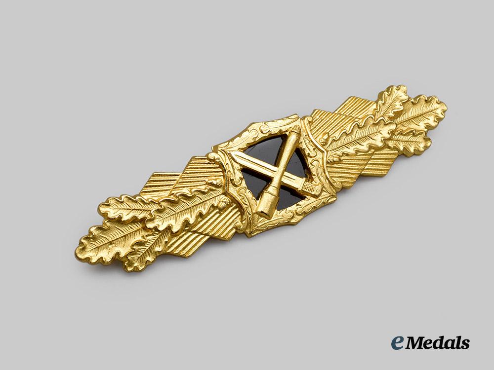 germany,_federal_republic._a_close_combat_clasp,_gold_grade_with_case,_superior_quality1957_version___m_n_c6513