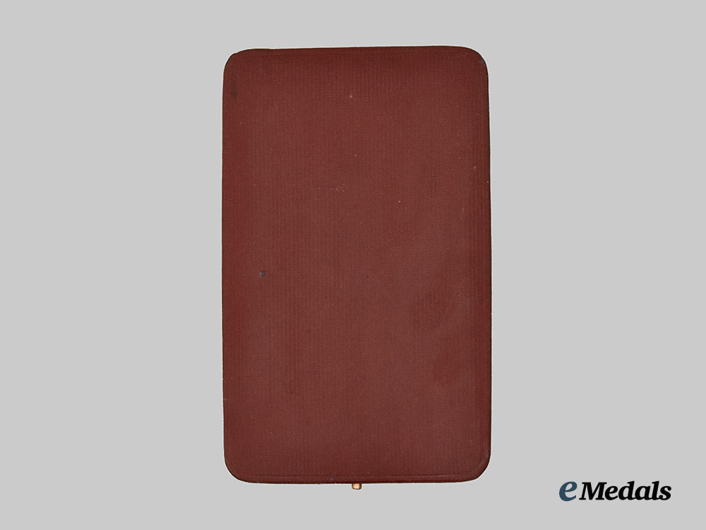 germany,_weimar_republic._a_cross_of_honour_of_the_german_red_cross,_type_i_with_case,_by_godet___m_n_c6529