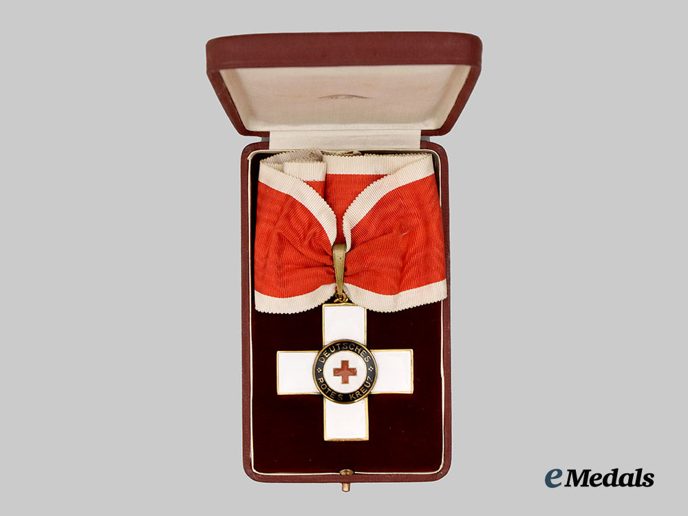germany,_weimar_republic._a_cross_of_honour_of_the_german_red_cross,_type_i_with_case,_by_godet___m_n_c6530