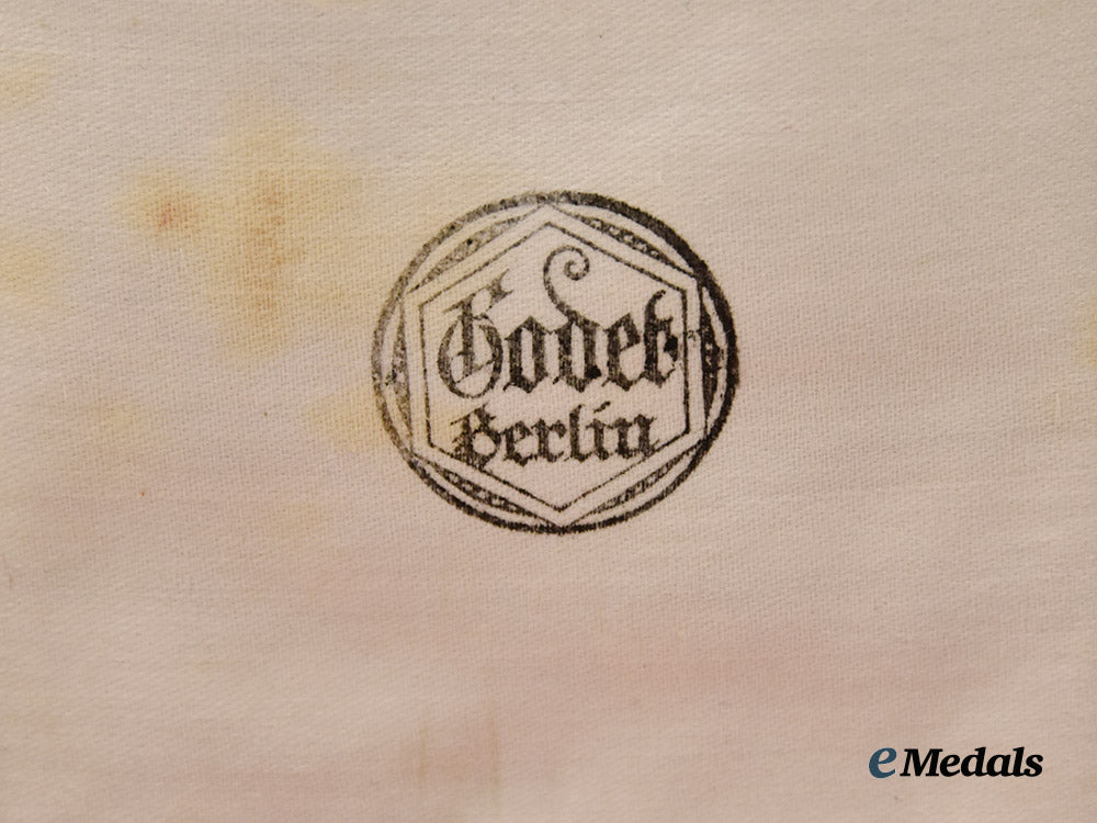 germany,_weimar_republic._a_cross_of_honour_of_the_german_red_cross,_type_i_with_case,_by_godet___m_n_c6531