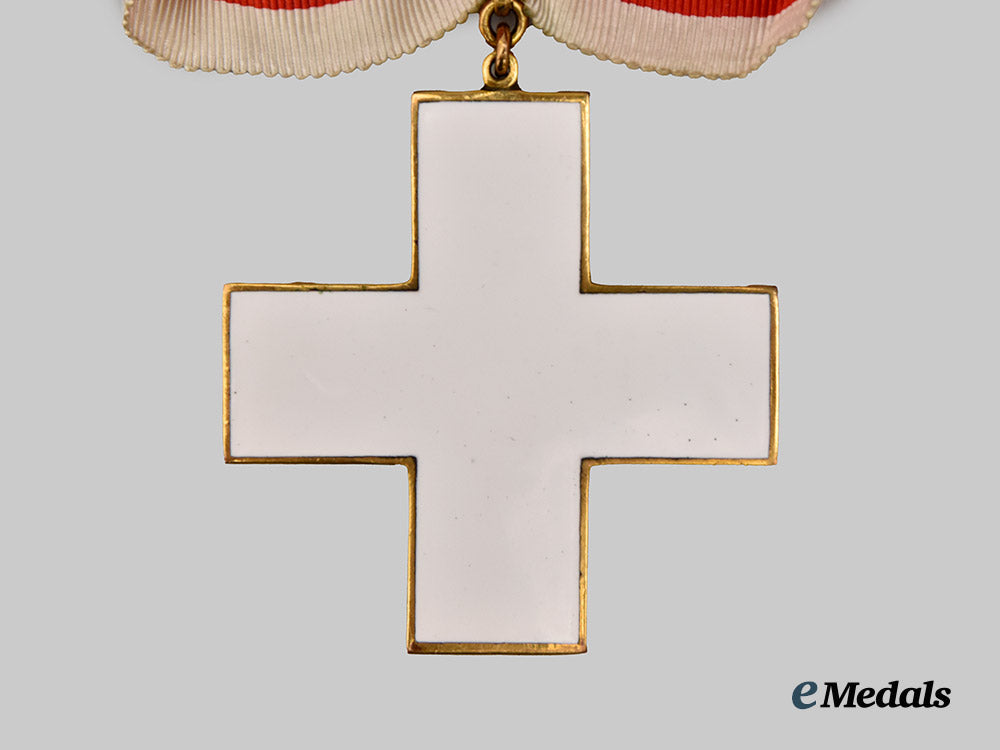germany,_weimar_republic._a_cross_of_honour_of_the_german_red_cross,_type_i_with_case,_by_godet___m_n_c6535
