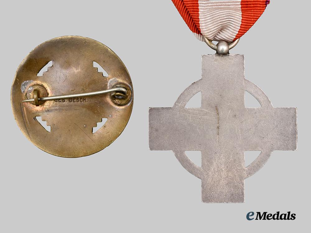 germany,_third_reich._a_pair_of_merit_decorations_for_fire_brigade_and_midwife_service___m_n_c6535