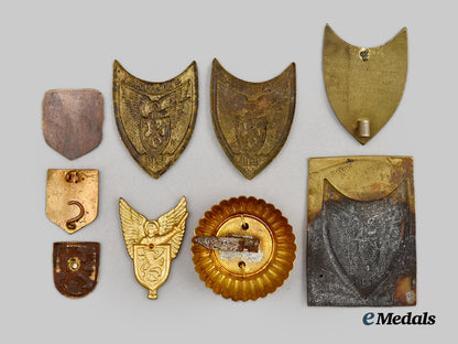 ukraine._a_lot_of_mixed_insignia___m_n_c6539