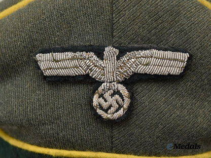 germany,_heer._a_signals_officer’s_visor_cap___m_n_c6563