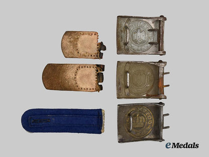 germany,_heer._a_mixed_lot_of_belt_buckles_and_insignia___m_n_c6572