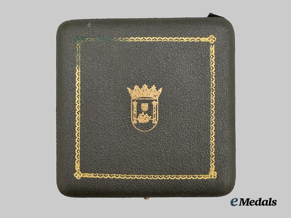 spain,_franco_period._an_institute_for_hispanic_culture_award,_breast_star_with_case,_c.1940___m_n_c6577