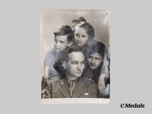 international._a_lot_of_second_war_photographs___m_n_c6606