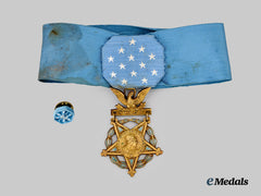 United States. An Army Medal of Honor, Type VI (1964-present)