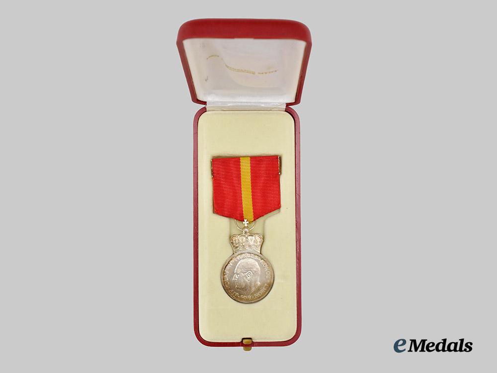 norway,_kingdom._a_royal_medal_for_service_to_aslaug_marie_bakaas,1982___m_n_c6680