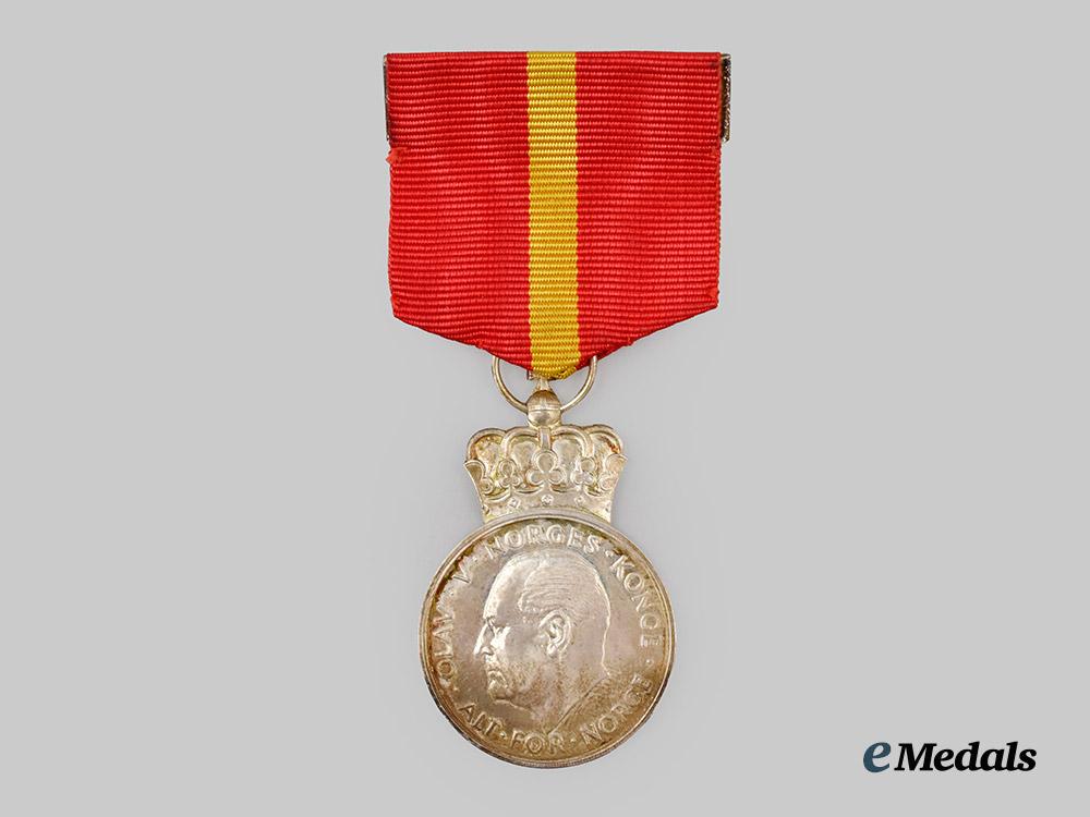 norway,_kingdom._a_royal_medal_for_service_to_aslaug_marie_bakaas,1982___m_n_c6683