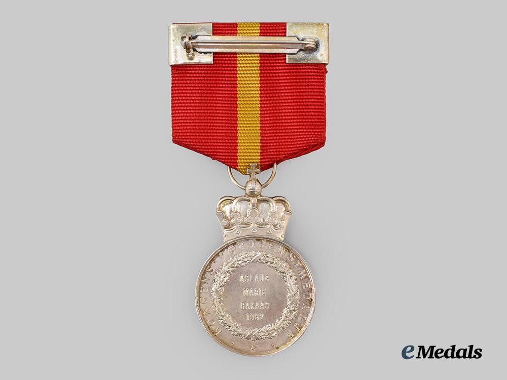 norway,_kingdom._a_royal_medal_for_service_to_aslaug_marie_bakaas,1982___m_n_c6685