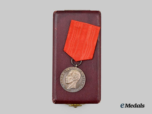 norway,_kingdom._his_majesty’s_the_kings_commemorative_medal,_i_i_i_class_in_case___m_n_c6692