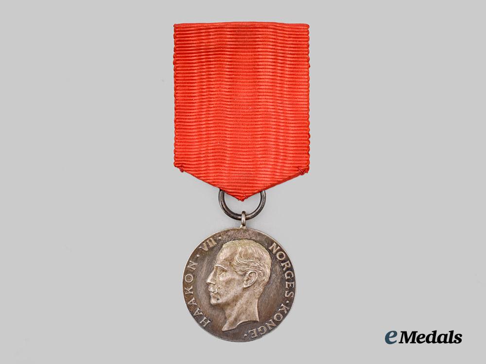 norway,_kingdom._his_majesty’s_the_kings_commemorative_medal,_i_i_i_class_in_case___m_n_c6693