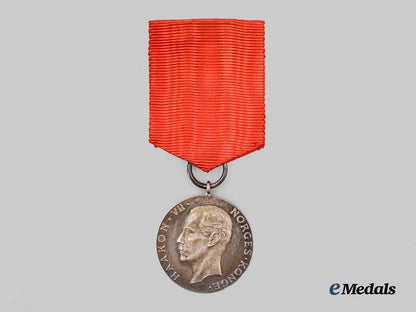 norway,_kingdom._his_majesty’s_the_kings_commemorative_medal,_i_i_i_class_in_case___m_n_c6693