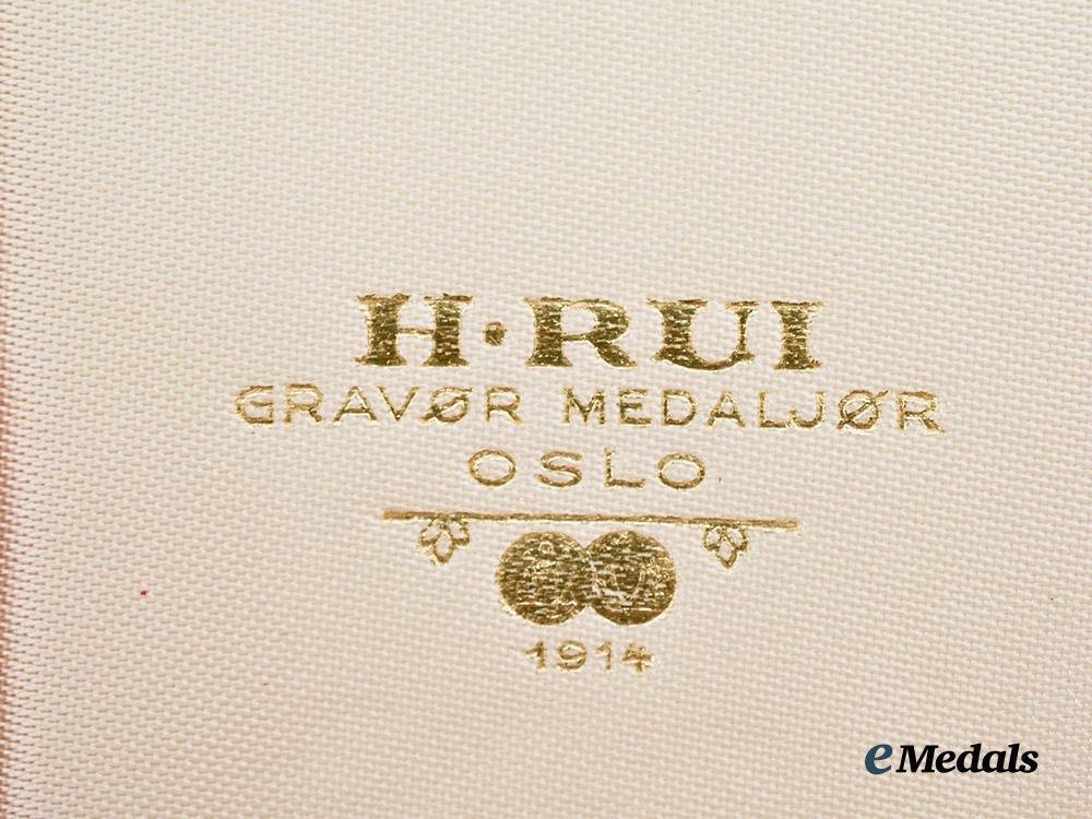 norway,_kingdom._st._olaf’s_medal_with_monogram_of_king_olav_v___m_n_c6700