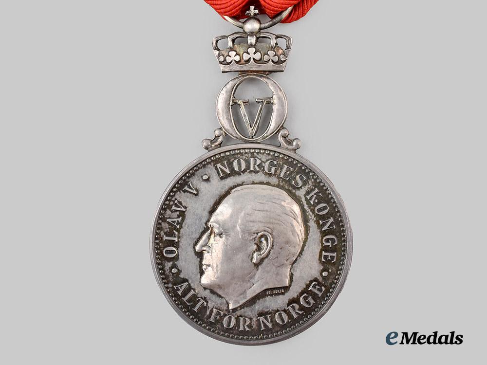 norway,_kingdom._st._olaf’s_medal_with_monogram_of_king_olav_v___m_n_c6703