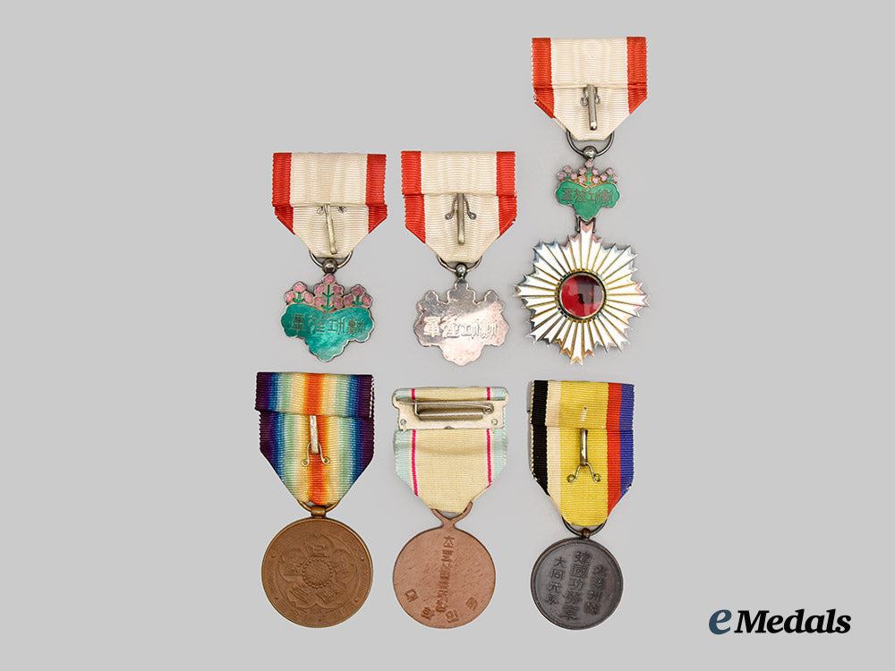 japan,_empire._a_lot_of_orders_and_decorations___m_n_c6705