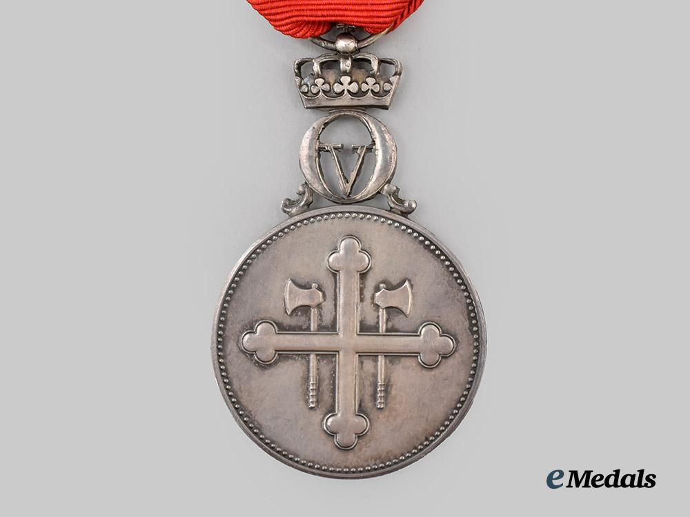norway,_kingdom._st._olaf’s_medal_with_monogram_of_king_olav_v___m_n_c6705