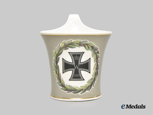 germany,_imperial._a_first_world_war_patriotic_cup,_by_the_royal_porcelain_factory___m_n_c6775