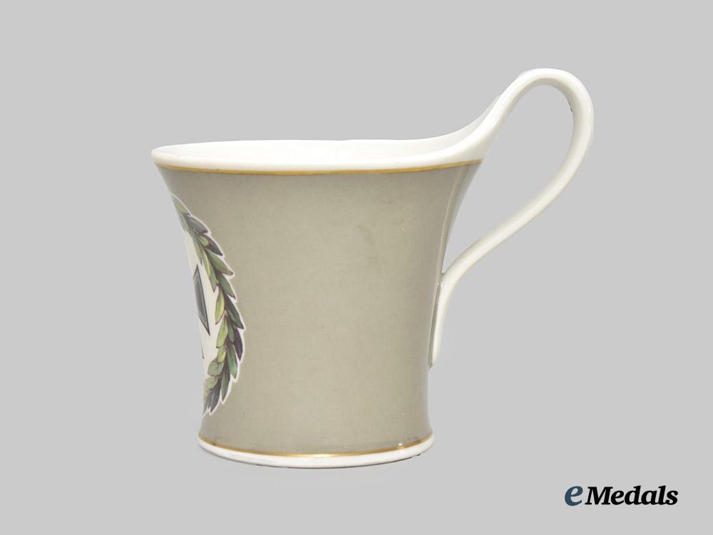 germany,_imperial._a_first_world_war_patriotic_cup,_by_the_royal_porcelain_factory___m_n_c6776