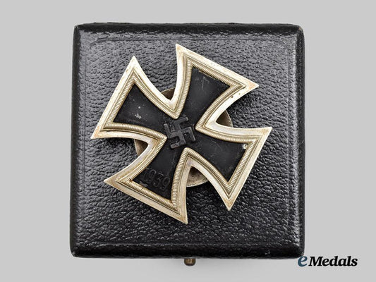 germany,_wehrmacht._a1939_iron_cross_i_class,_screwback_version_with_case,_by_c._e._juncker___m_n_c6781