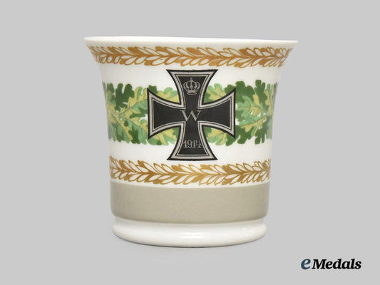 germany,_imperial._a_first_world_war_patriotic_teacup,_by_the_royal_porcelain_factory___m_n_c6783