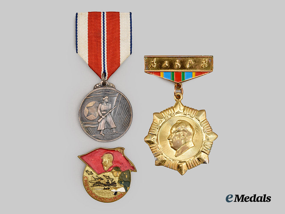 china._a_lot_of_three_medals&_awards___m_n_c6833